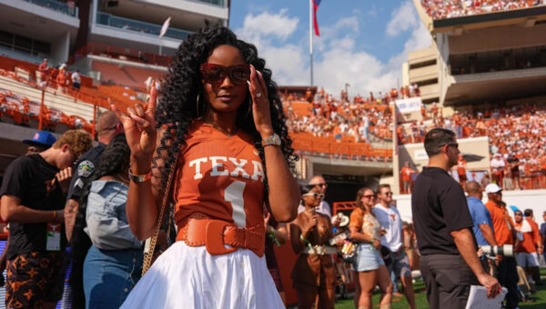 Steve Sarkisian’s wife Loreal stuns in all-black Louis Vuitton fit for Texas-UTSA
