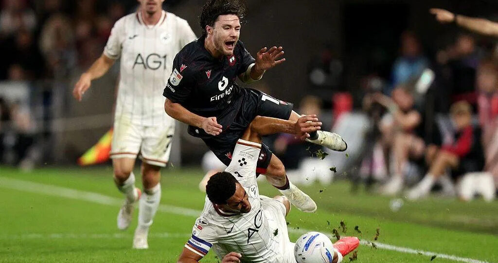 Parkinson says Swansea captain should have seen red