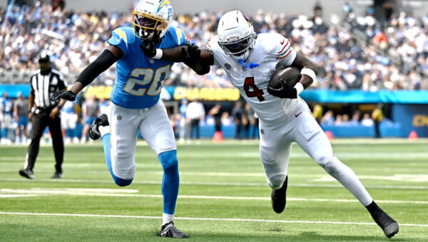 Jeremiyah Love finds the end zone
