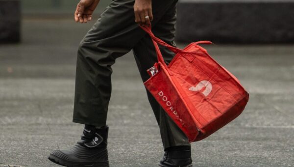 DoorDash drivers are taking on more work that doesn’t involve delivering