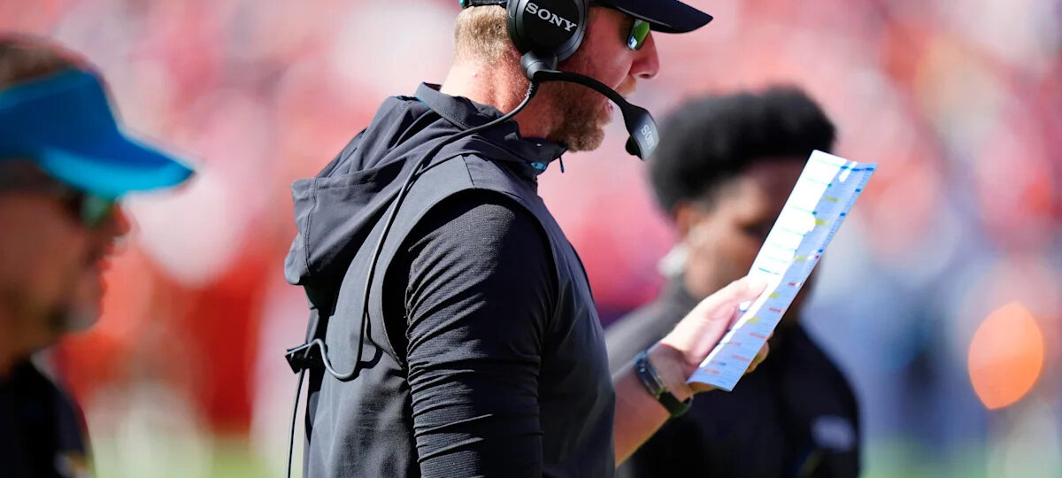 Jaguars Collapse in Second Half, Fall to Broncos