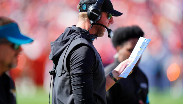 Jaguars Collapse in Second Half, Fall to Broncos