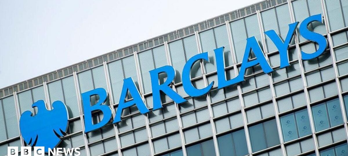 Thousands of Barclays staff call for back-to-office rule reversal