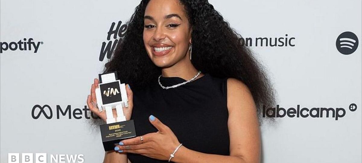 Jorja Smith ‘very grateful’ as she bags independent music prize