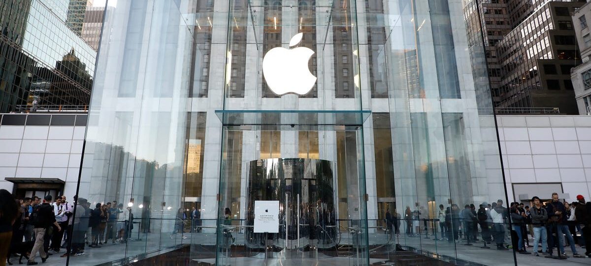Apple Store pioneer Ron Johnson on the iPhone Duo, working with Steve Jobs, and leading with kindness
