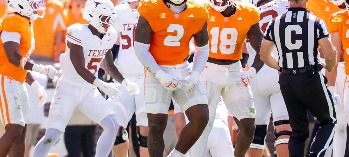 Tennessee football DL Xavier Gilliam suffers injury vs Texas