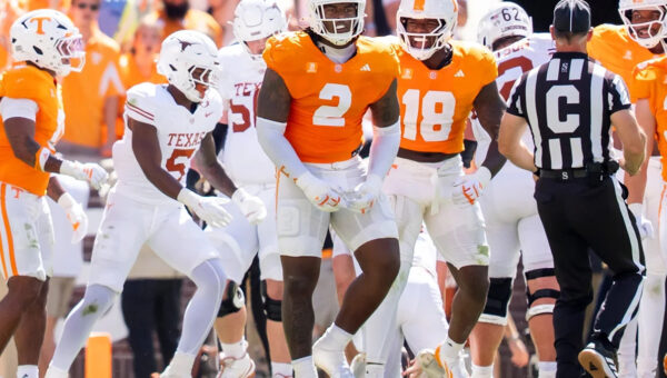Tennessee football DL Xavier Gilliam suffers injury vs Texas