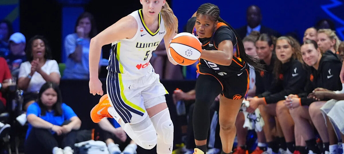 Paige Bueckers' highlight-reel 3s fuel 20-point first half as Wings beat Mercury, nab franchise-record 26th win