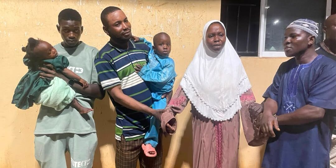 Osun Amotekun reunites wandering woman, children with family