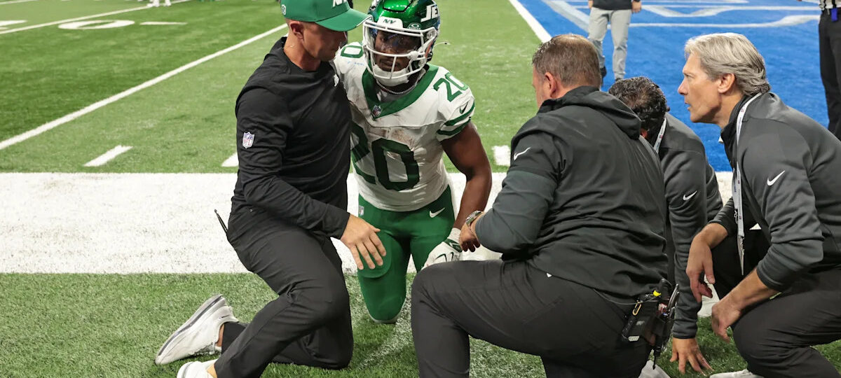 Jets RB Breece Hall considered 'week-to-week' with thigh injury after leaving loss to Lions early
