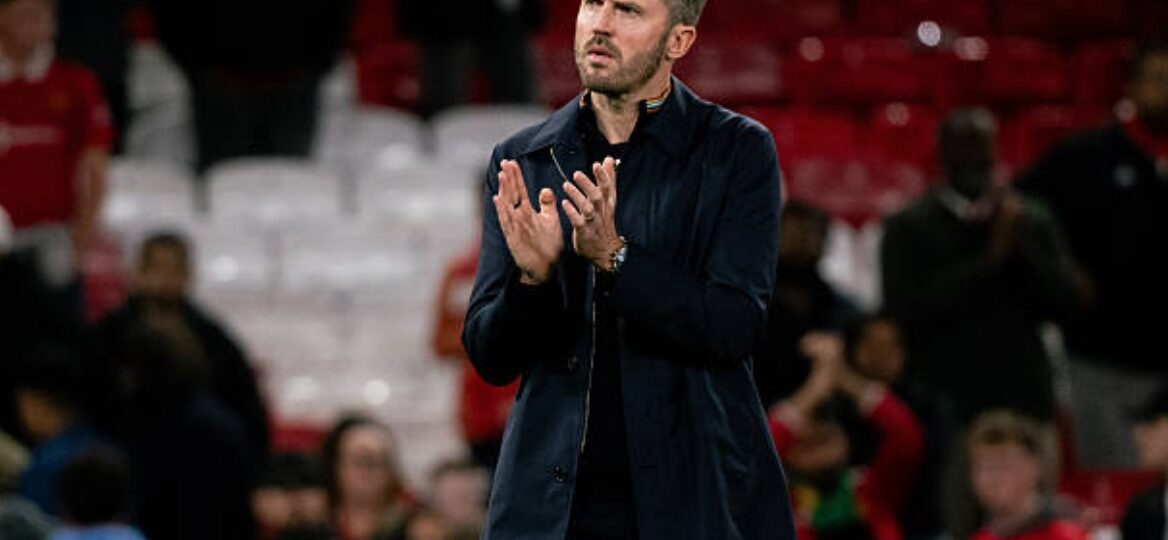 Manchester United hand Michael Carrick their complete backing