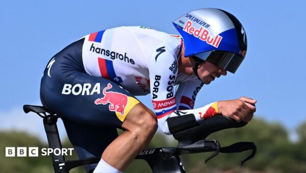 Roglic closes gap on Mas in Vuelta time trial