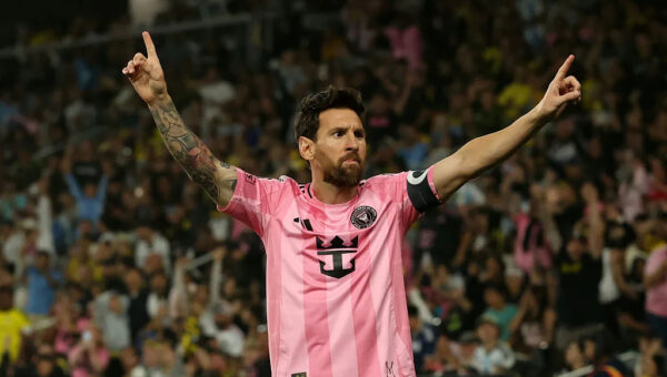 Chasing a (new) record! Messi hits free-kick stunner for Inter Miami
