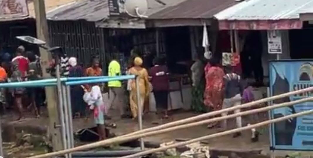 Osun: Tension as investors loot warehouse belonging to food Ponzi scheme