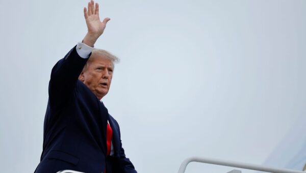 White House blocks CNN from traveling with Trump on Air Force One