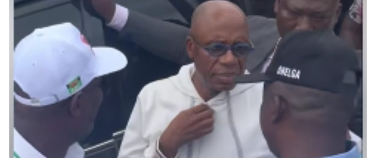 2027: Large crowd welcomes Amaechi to Port Harcourt ahead of campaigns [VIDEO]