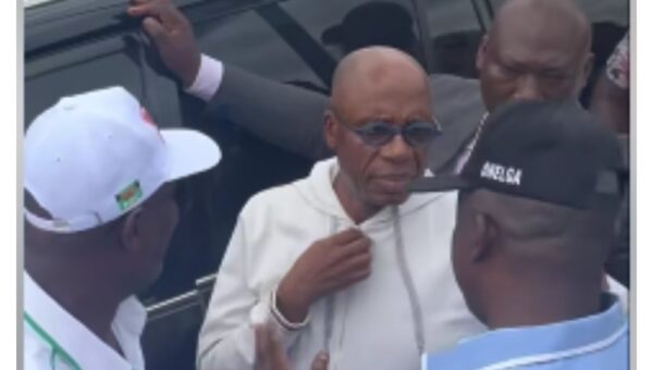 2027: Large crowd welcomes Amaechi to Port Harcourt ahead of campaigns [VIDEO]