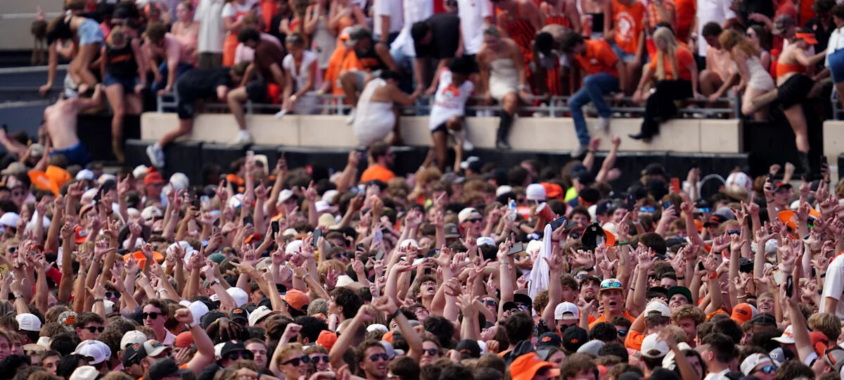 How many Oklahoma State football fans were injured storming field vs Oregon?