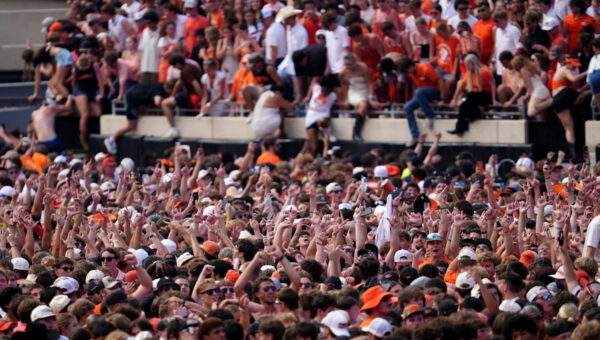 How many Oklahoma State football fans were injured storming field vs Oregon?