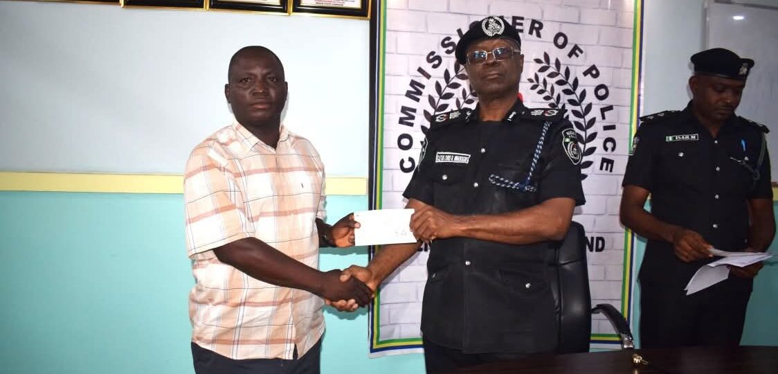 Benue: Police present insurance cheques to families of deceased officers