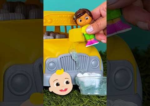 Let’s Clean the Dirty Bus! 🚌🧼🫧 Wheels on the Bus Toy Play #cocomelon #shorts