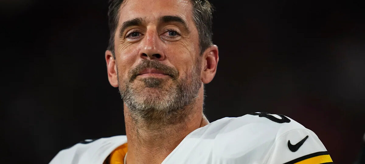 Aaron Rodgers won't comment on whether play calls are coming in fast enough