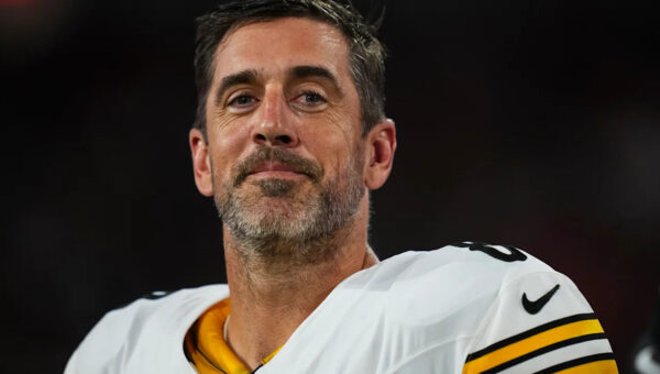 Aaron Rodgers won't comment on whether play calls are coming in fast enough