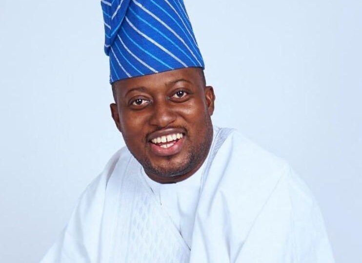 Soldiers earn peanuts, APC youth leader flaunts billion-naira SUVs — Utomi