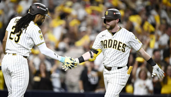 Jake Cronenworth hits solo HR to put Padres ahead of Brewers in NLDS Game 3