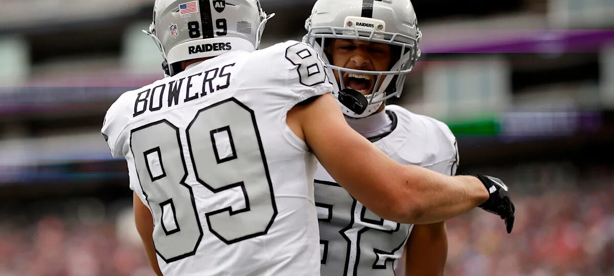 Brock Bowers rolls up big numbers again in Week 5