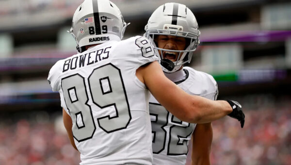 Brock Bowers rolls up big numbers again in Week 5