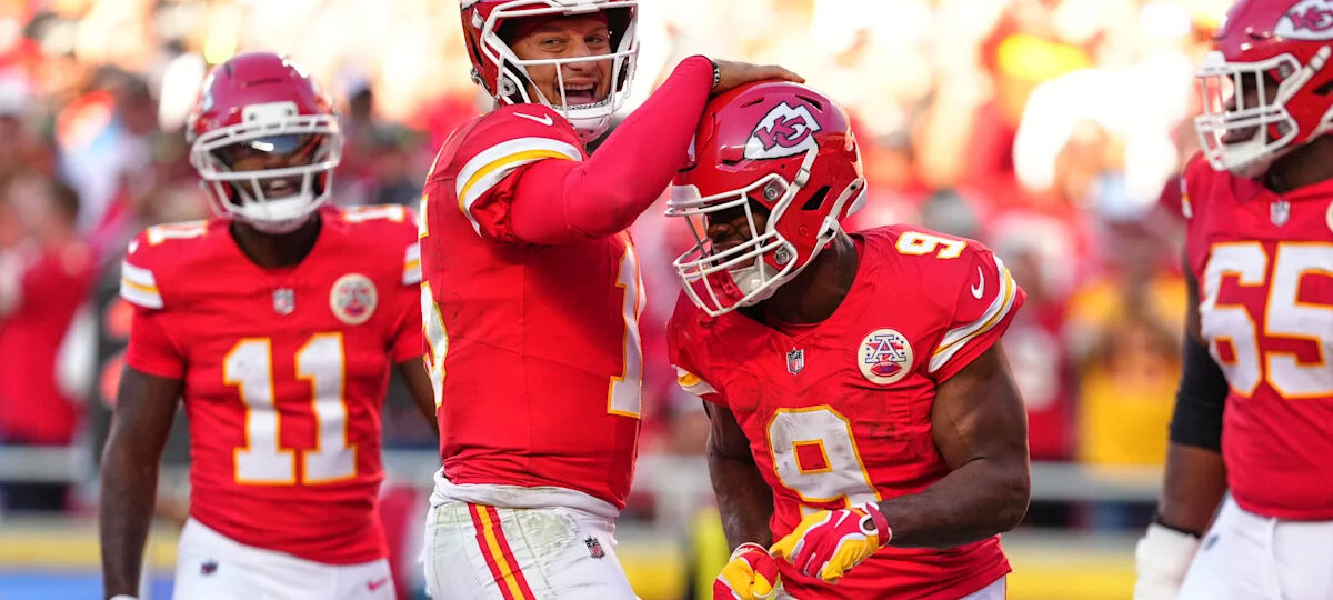 Chiefs move to 5-0 as Kenneth Walker runs for two TDs in a 22-6 win over Chargers
