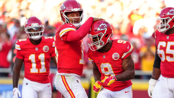 Chiefs move to 5-0 as Kenneth Walker runs for two TDs in a 22-6 win over Chargers