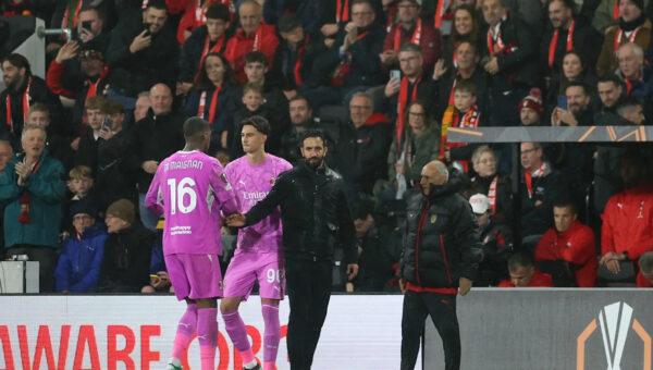 Mike Maignan loses it, sent off in the Europa League