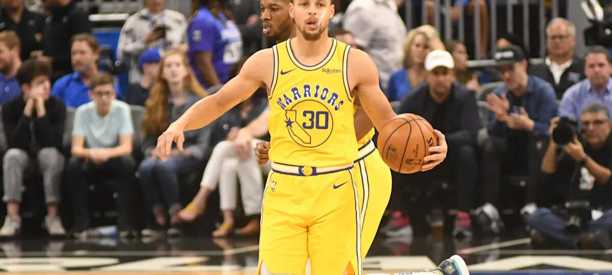 Steph Curry limps off court as Warriors receive an untimely injury scare