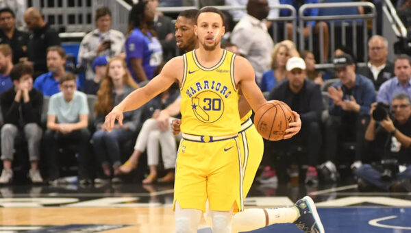 Steph Curry limps off court as Warriors receive an untimely injury scare