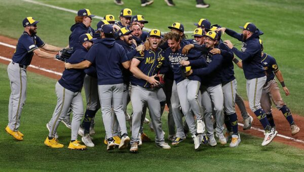Brewers defeat Rays in 5 games to win first World Series in franchise history