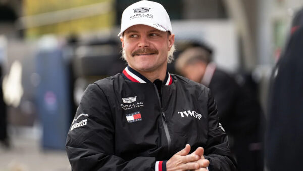 Bottas swaps plane for bike on 350km trip to Singapore Grand Prix