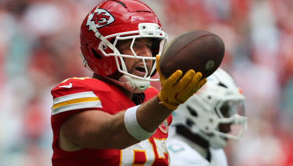 Chiefs coach reveals Travis Kelce lined up for ’emergency’ position change