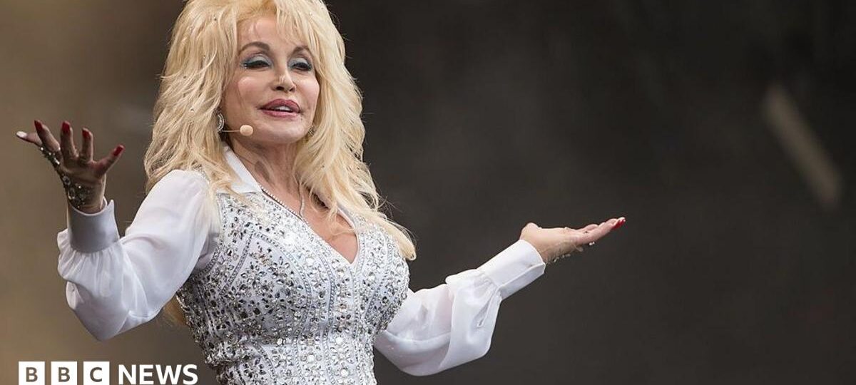 Dolly Parton sings Jolene in Welsh in recording released after her death