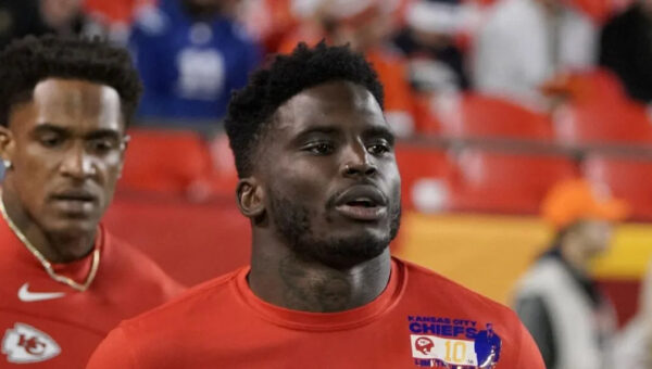 ‘It’s a Fluid Situation’ — Tyreek Hill’s Agent Spills the Beans on Star WR’s Signing Process