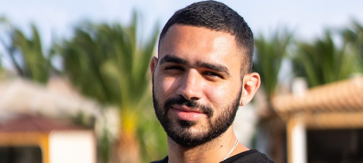 I broke into tech sales after working in construction. Here's how I landed a more flexible job with higher earning potential.