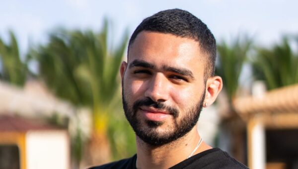 I broke into tech sales after working in construction. Here's how I landed a more flexible job with higher earning potential.