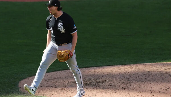 Murakami homers, White Sox pitchers stifle Guardians in ALDS win