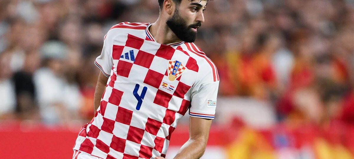 Barcelona made approach for 24-year-old defender before Manchester City handed him new deal