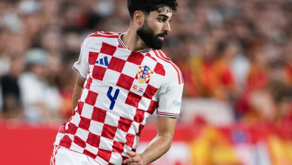 Barcelona made approach for 24-year-old defender before Manchester City handed him new deal