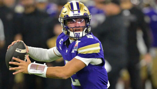 Washington quarterback Demond Williams exits Iowa clash with shoulder injury