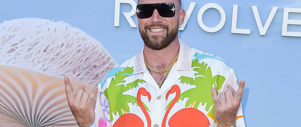 Travis Kelce wins attention for his gesture to U.S. soldiers at Chiefs-Seahawks game