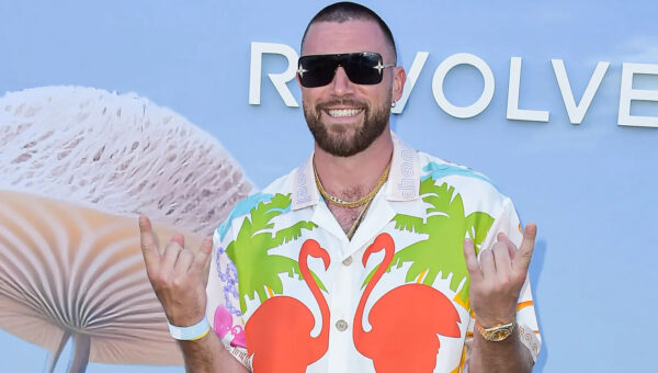 Travis Kelce wins attention for his gesture to U.S. soldiers at Chiefs-Seahawks game