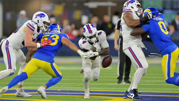 James Cook’s reaction to Bills’ field goal block says it all after his gaffe